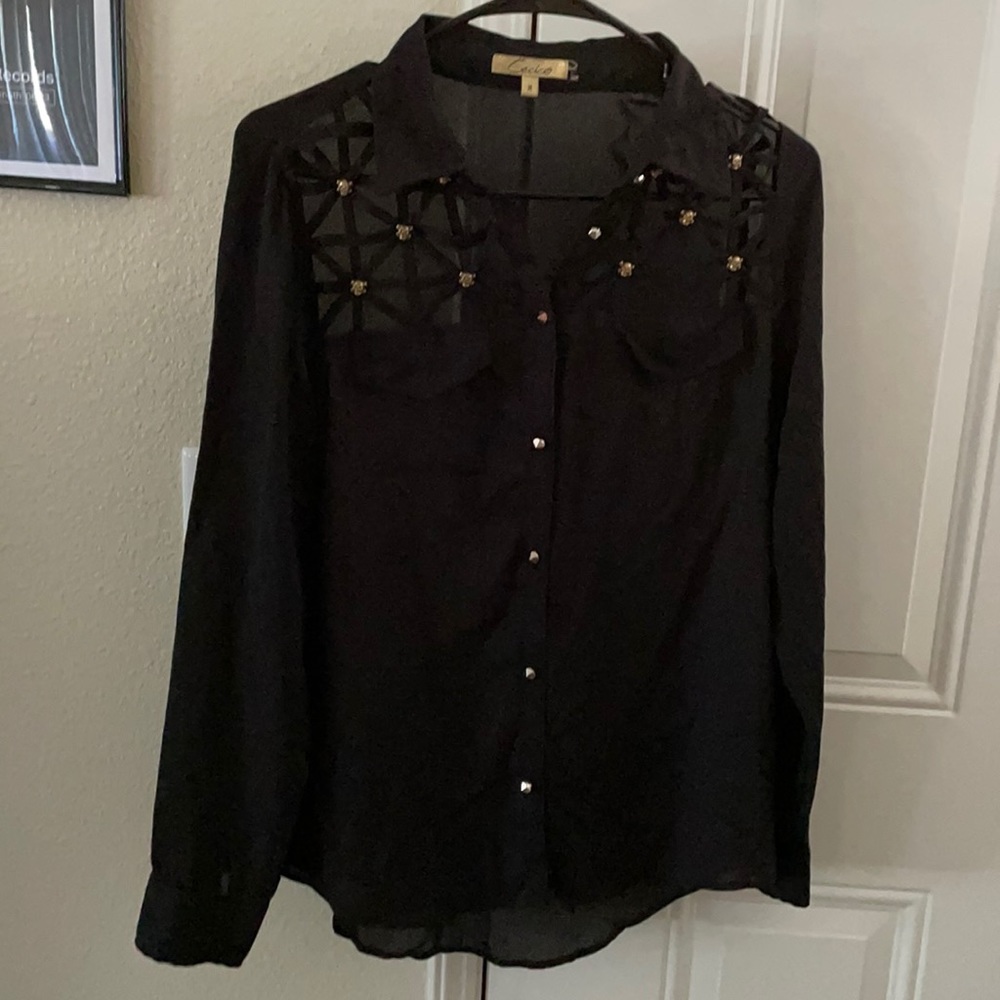 Black collar dress shirt.❤️‍🔥